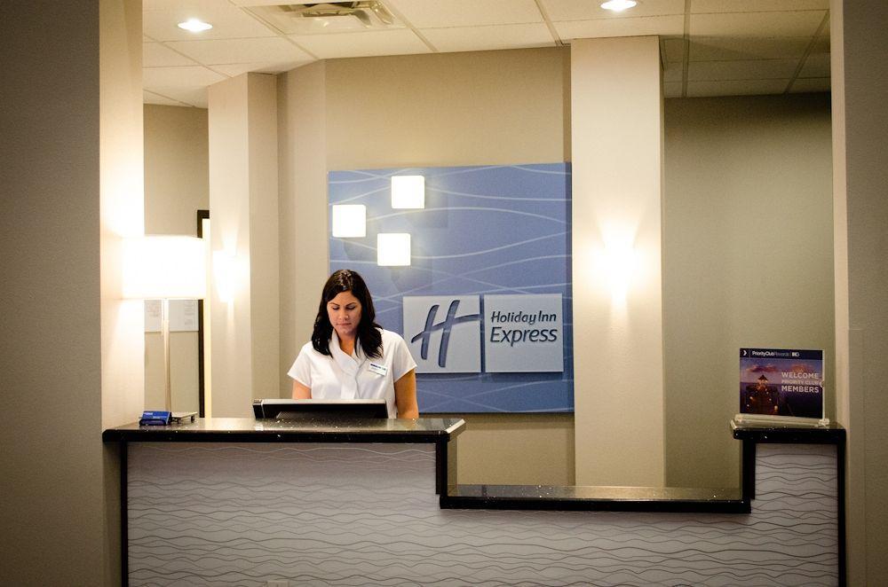 Holiday Inn Express & Suites Denver North - Thornton By Ihg Exterior foto