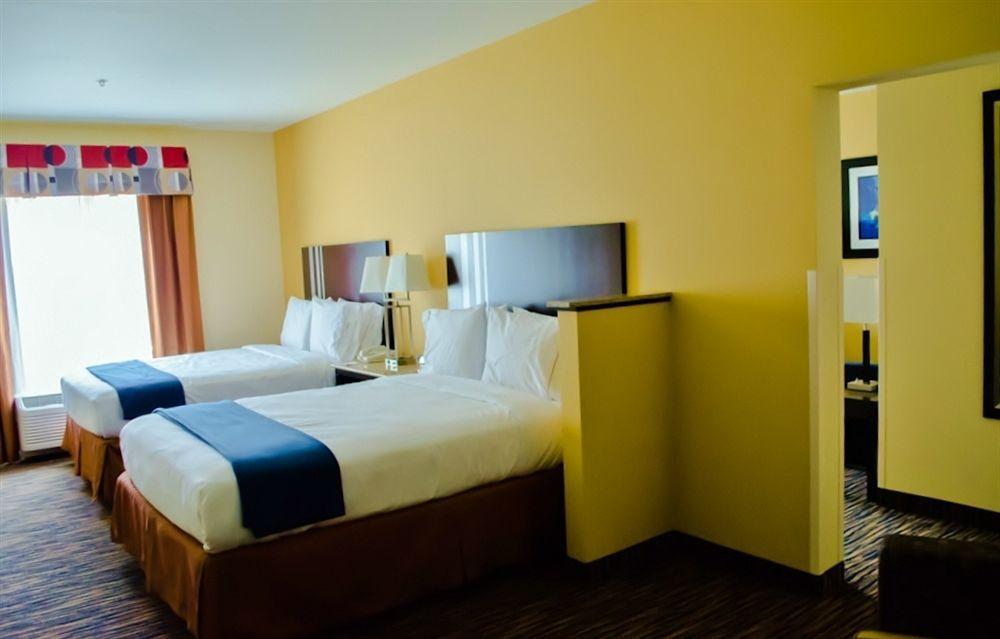 Holiday Inn Express & Suites Denver North - Thornton By Ihg Exterior foto