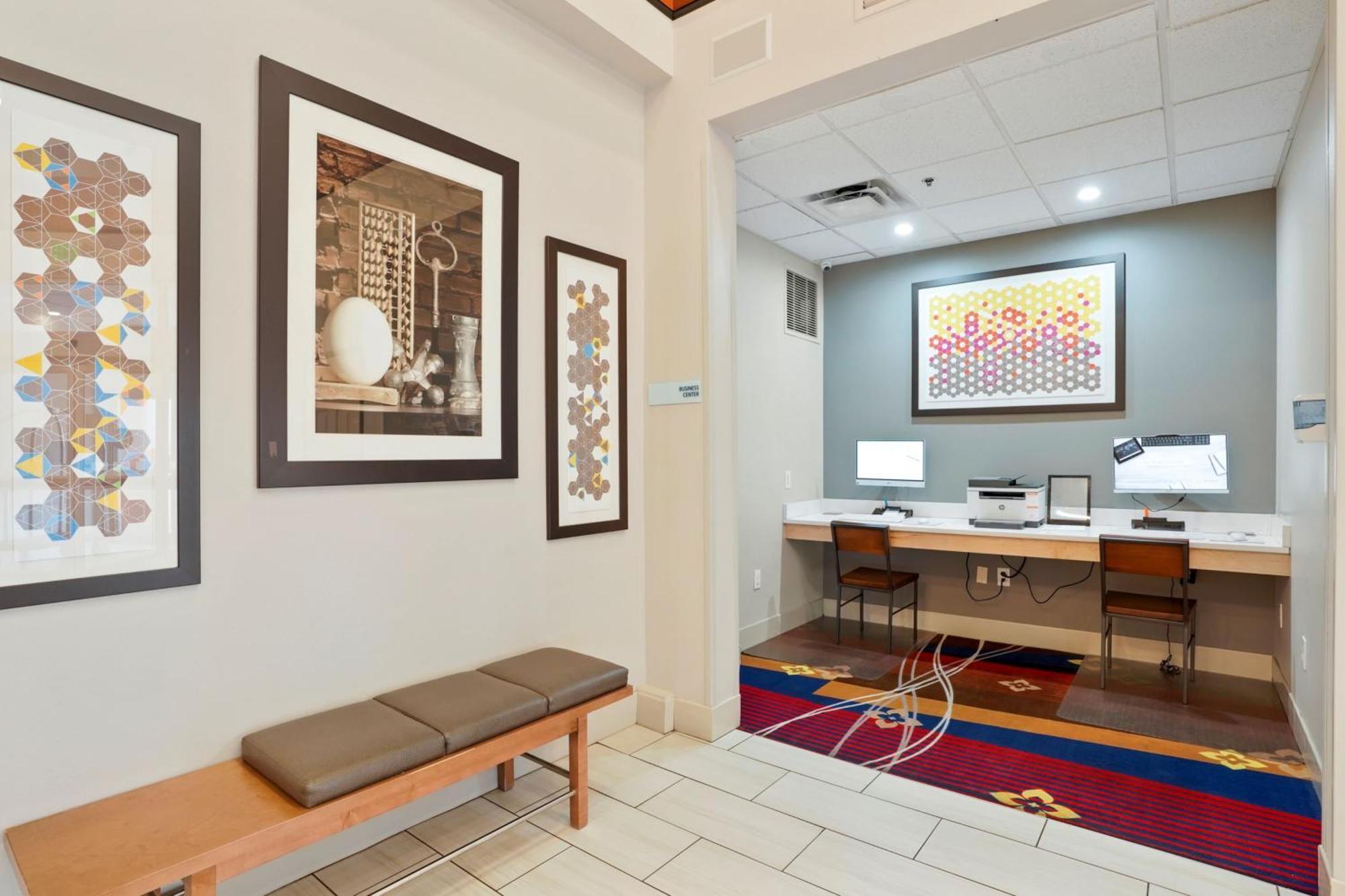 Holiday Inn Express & Suites Denver North - Thornton By Ihg Exterior foto