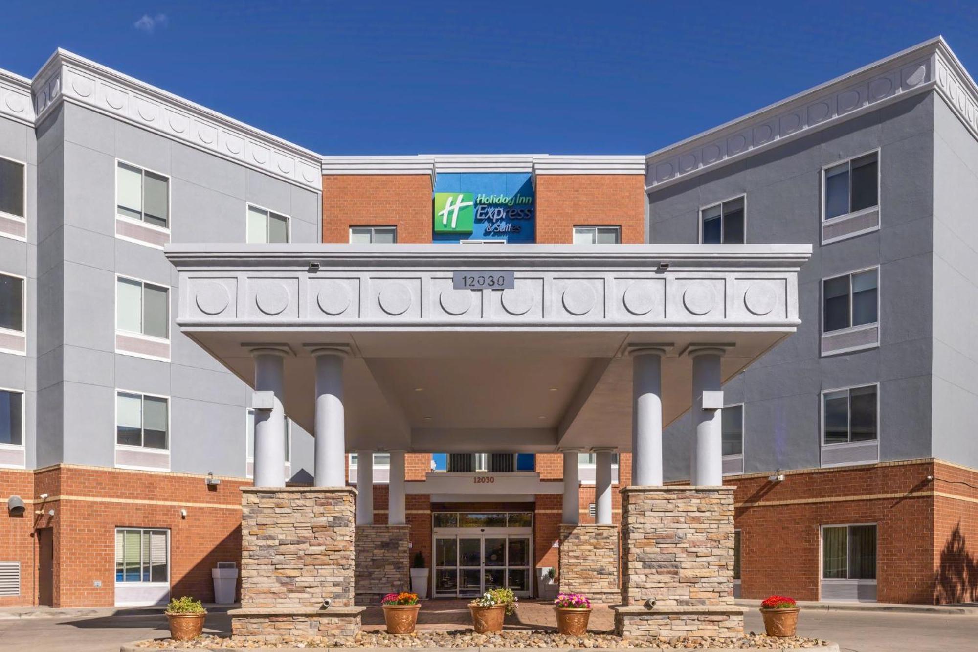 Holiday Inn Express & Suites Denver North - Thornton By Ihg Exterior foto