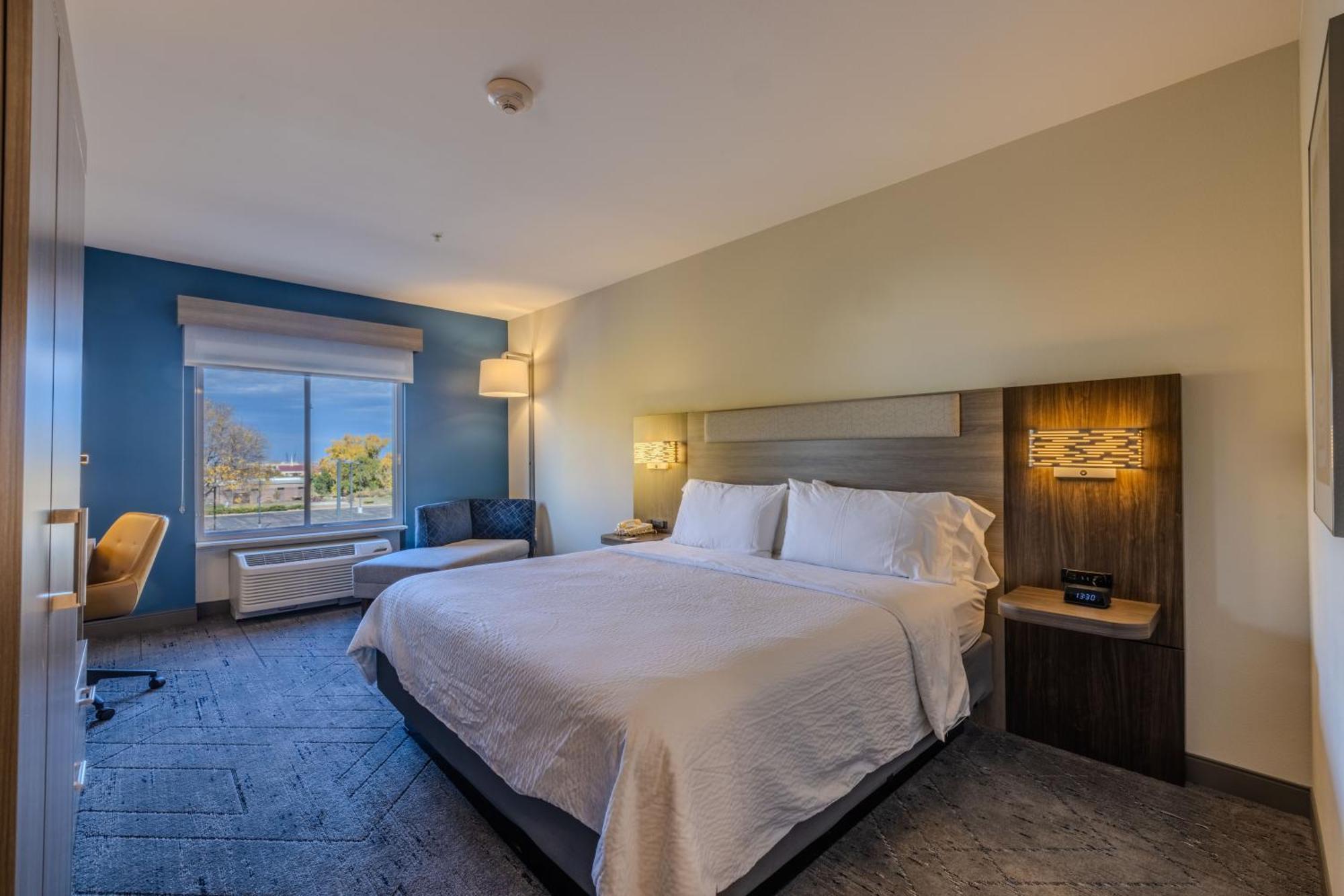 Holiday Inn Express & Suites Denver North - Thornton By Ihg Exterior foto